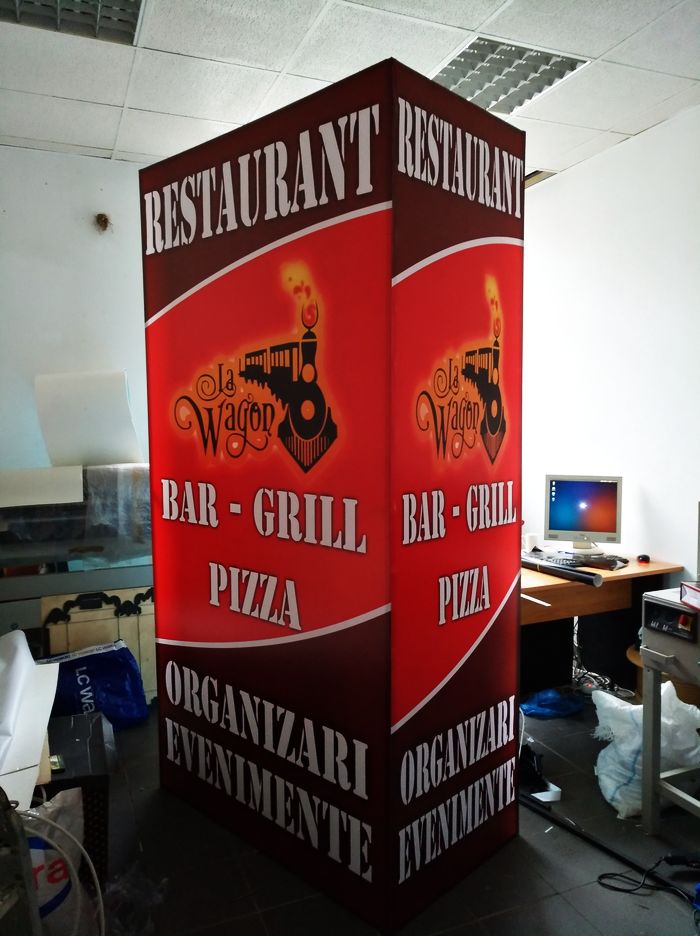 casetă luminoasă In formă de L