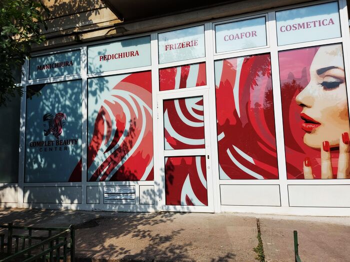 colantare vitrină